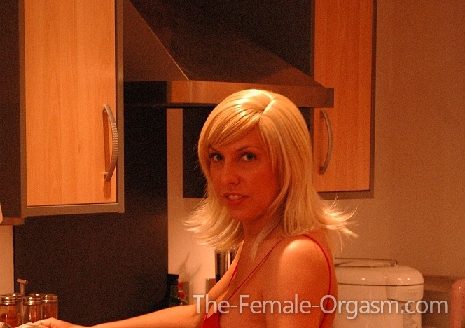 sandie_caine_shoot1_scene3